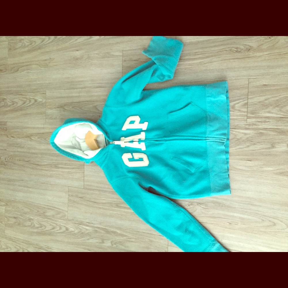 Gap sweater